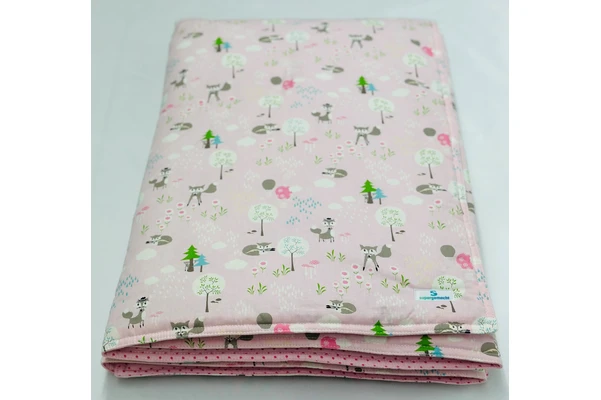 Babydecke und Krabbeldecke in Rosa mit Fuchs-, Baum- und Blumenmotiv, Vorderseite