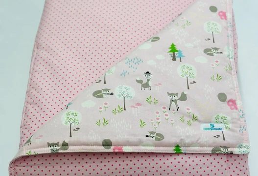 Babydecke und Krabbeldecke in Rosa mit Fuchsmotiv und rosa gepunkteter Rückseite, Detailansicht