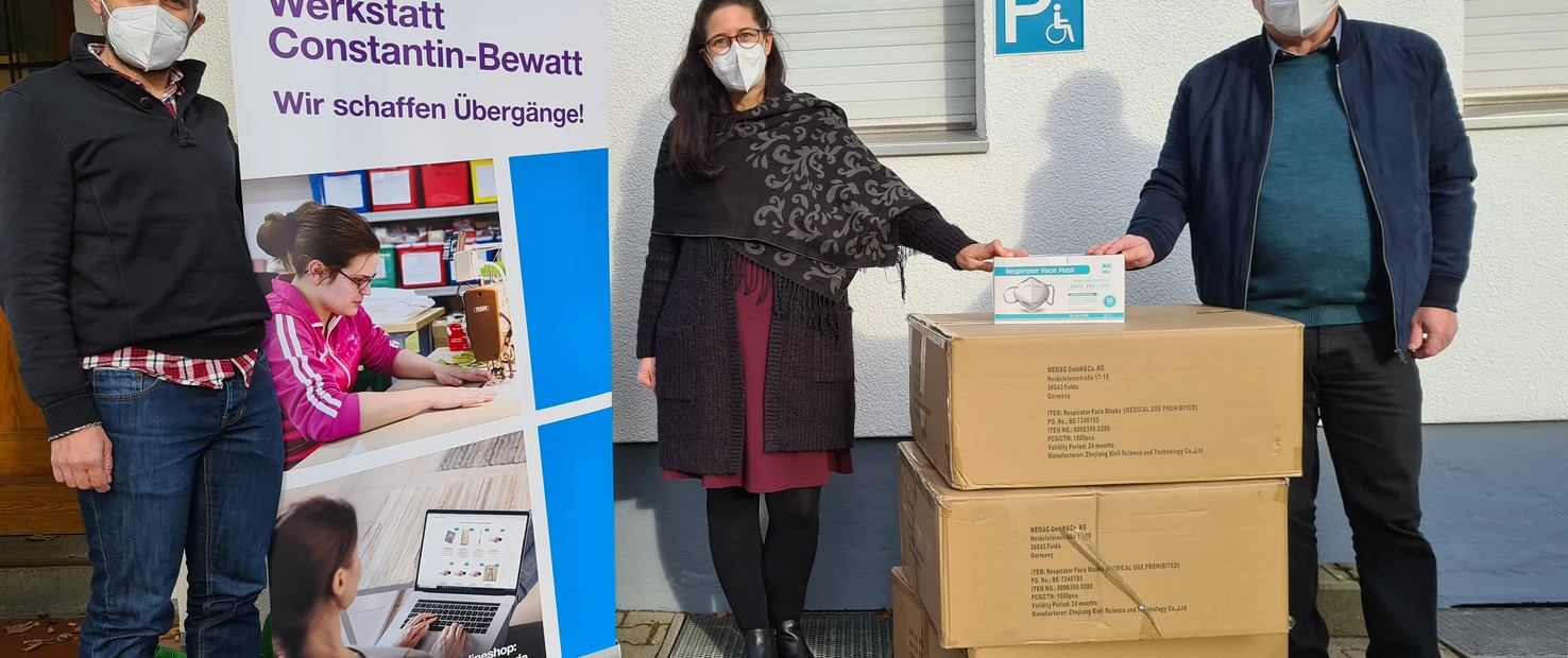 Die Wemag spendet Schutzmasken an die Werkstatt Constantin-Bewatt